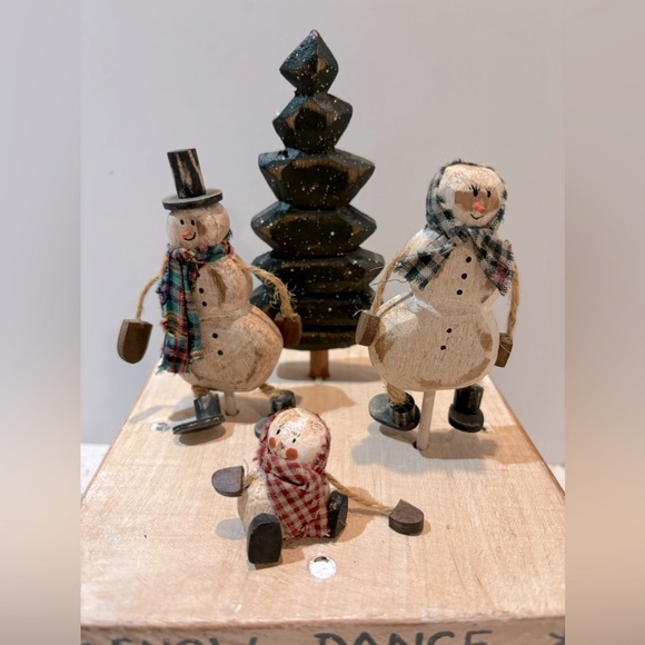VTG‎ 90s Holiday Christmas Snow Dance, Let it Snow, Snowman Family Wooden Decor - Picture 4 of 8